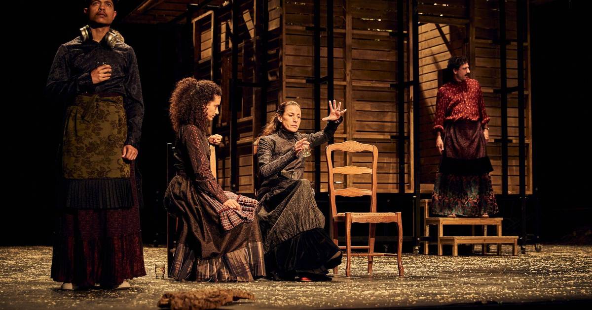 Catarina and the Beauty of Killing Fascists to premiere in London: the first Portuguese-language play at the National Theatre