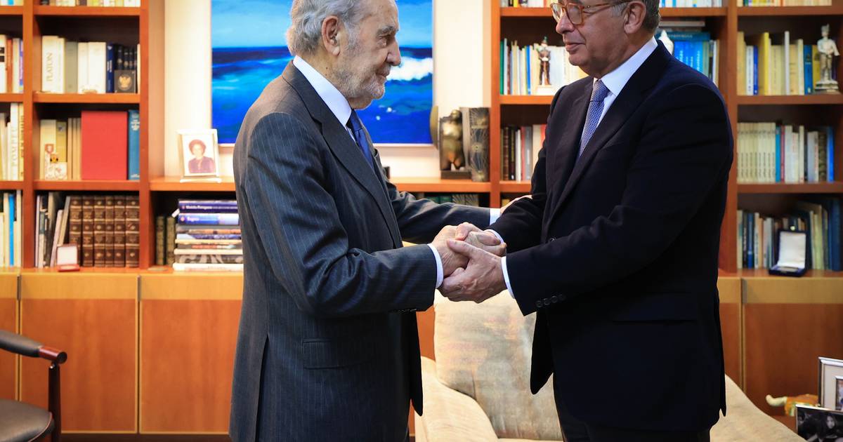 Ramalho Eanes backs António José Seguro and says he identifies with his "democratic thinking"