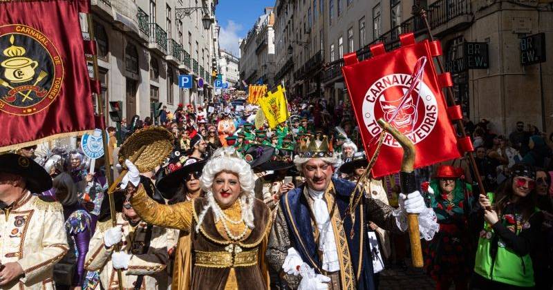 Carnaval: Torres Vedras e vários municípios do Centro já cancelaram festividades, em Ovar, Loures, Loulé e Sines mantêm-se os desfiles
