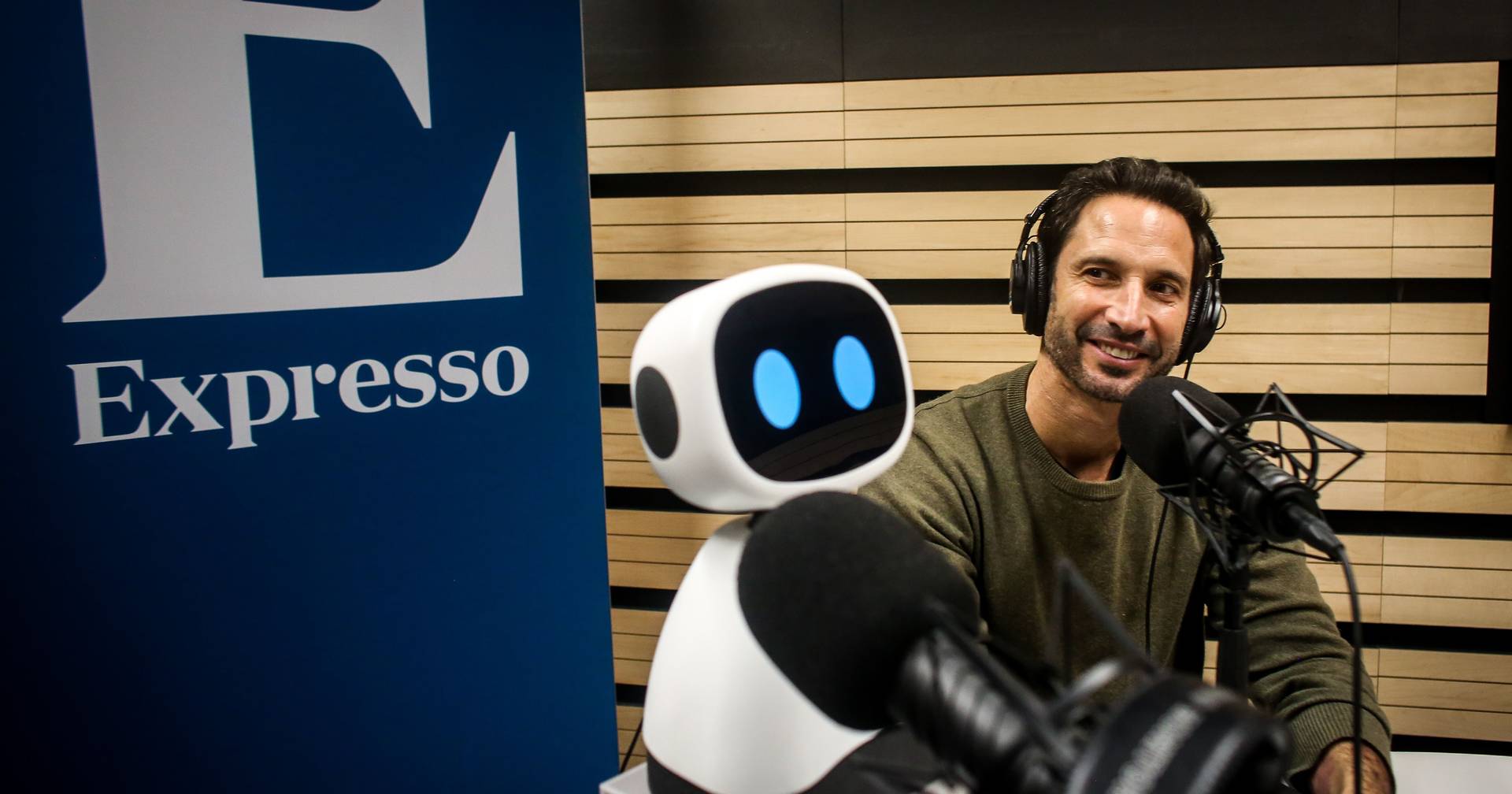 José Avillez: “Ao princípio assustava-me um bocado, hoje percebo que a IA amplifica-nos. Comecei a aprender piano e trading com ela” José Avillez: “Ao princípio assustava-me um bocado, hoje percebo que a IA amplifica-nos. Comecei a aprender piano e trading com ela”