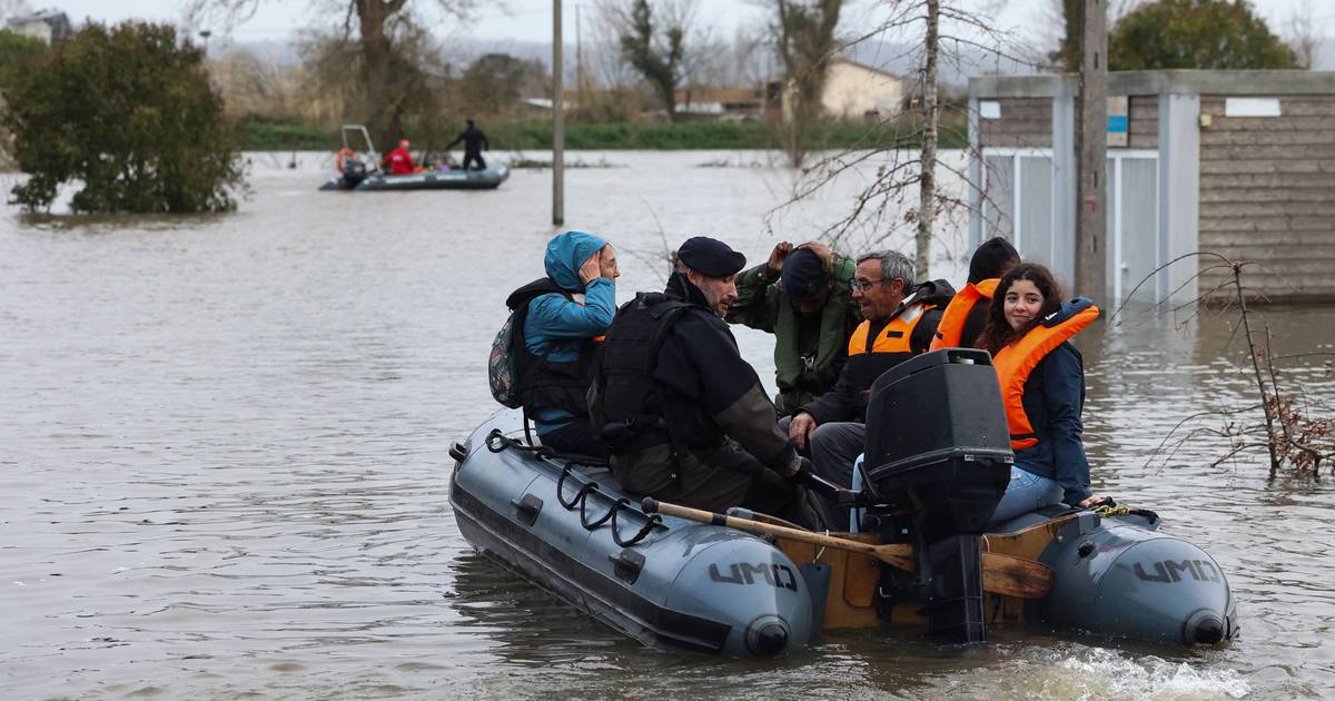 As três mil pessoas retiradas em Coimbra podem só conseguir voltar às suas casas no fim de semana quando se prevê que a chuva pare