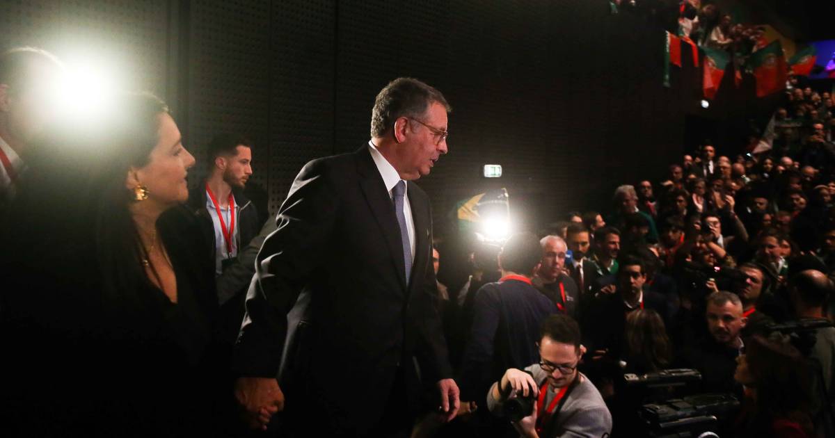 “Comigo não ficará tudo na mesma, devemos isso aos portugueses”: veja na íntegra o discurso de vitória de António José Seguro