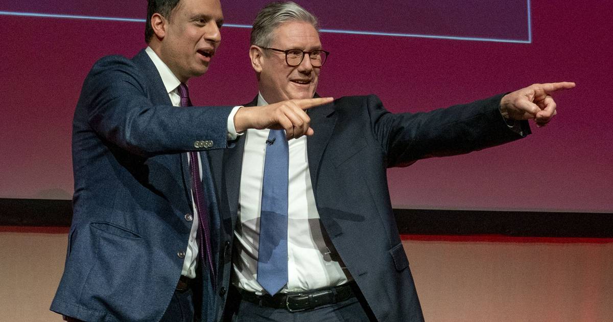 Cresce a pressão sobre Keir Starmer: líder dos trabalhistas escoceses exige demissão do primeiro-ministro britânico