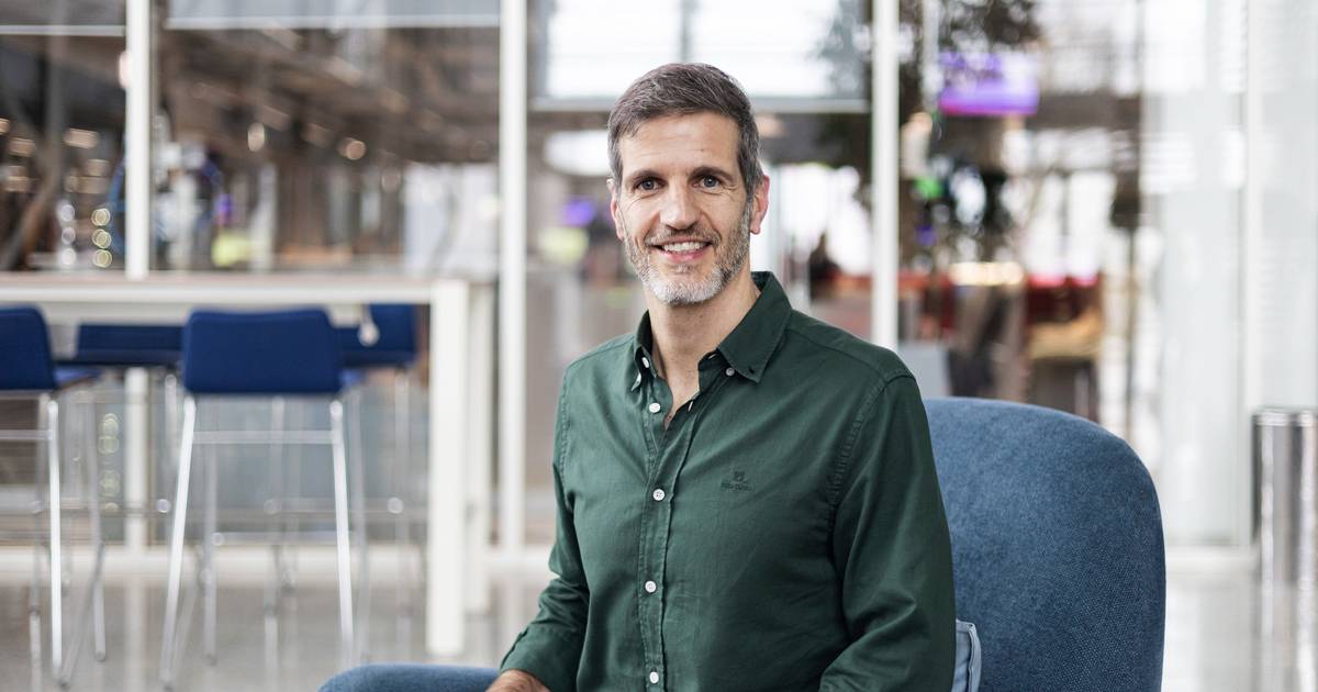 Hugo Rodrigues: “Há 50 anos era normal as crianças beberem vinho tinto antes de irem para a escola. Hoje, o vinho tinto são os ecrãs”