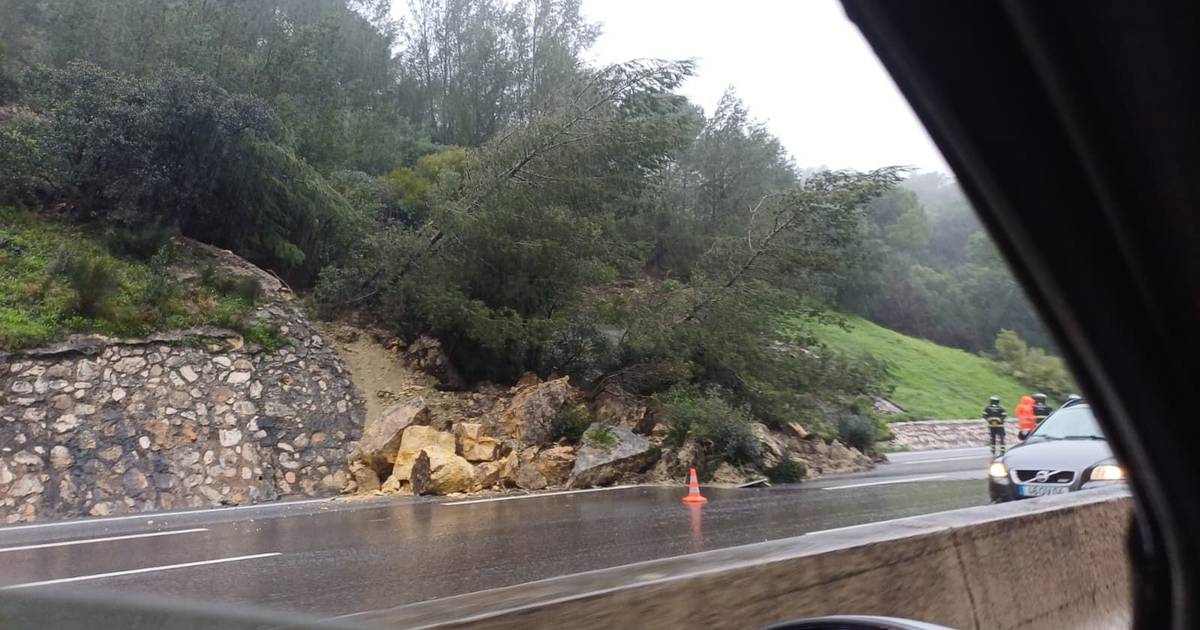 A5 condicionada na subida de Monsanto por deslizamento de terras