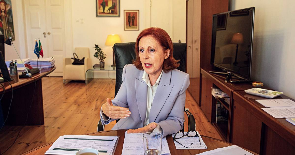 Apagão e tempestades fazem disparar procura por baterias domésticas