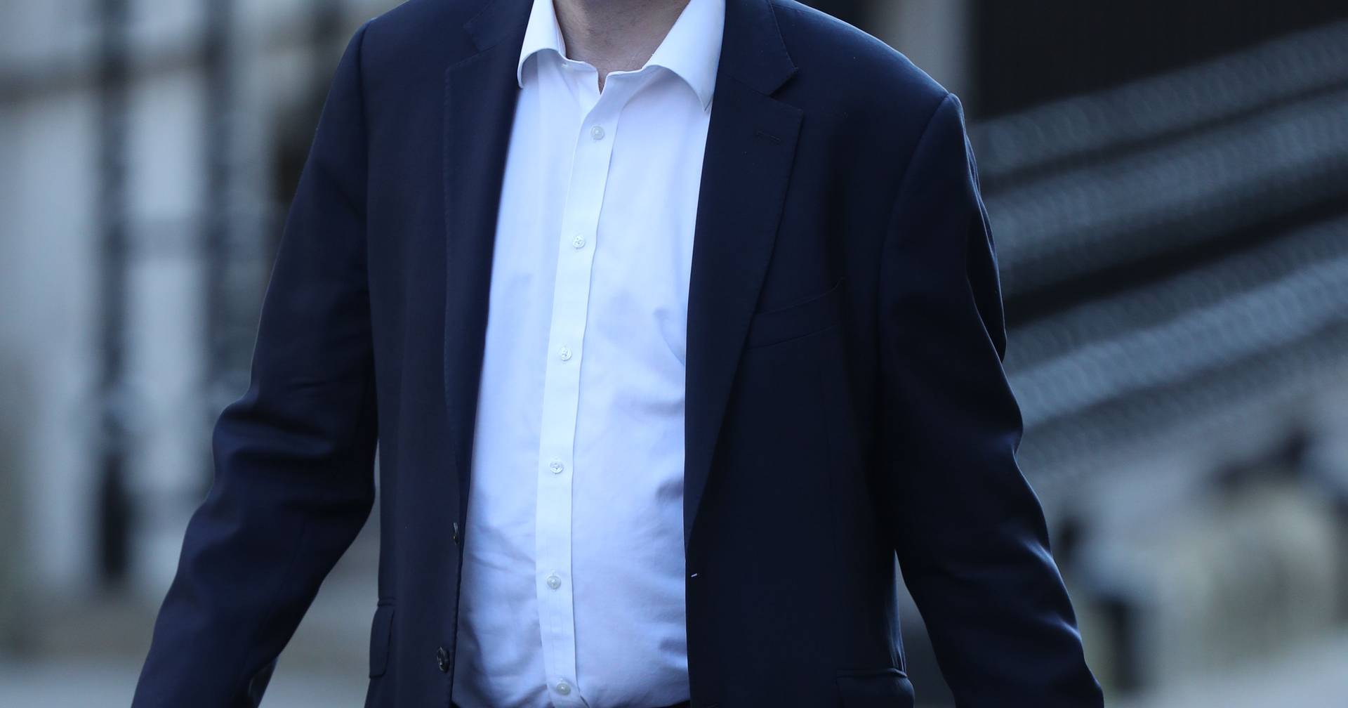 Terceira demissão em quatro dias agrava pressão sob Governo de Keir Starmer
