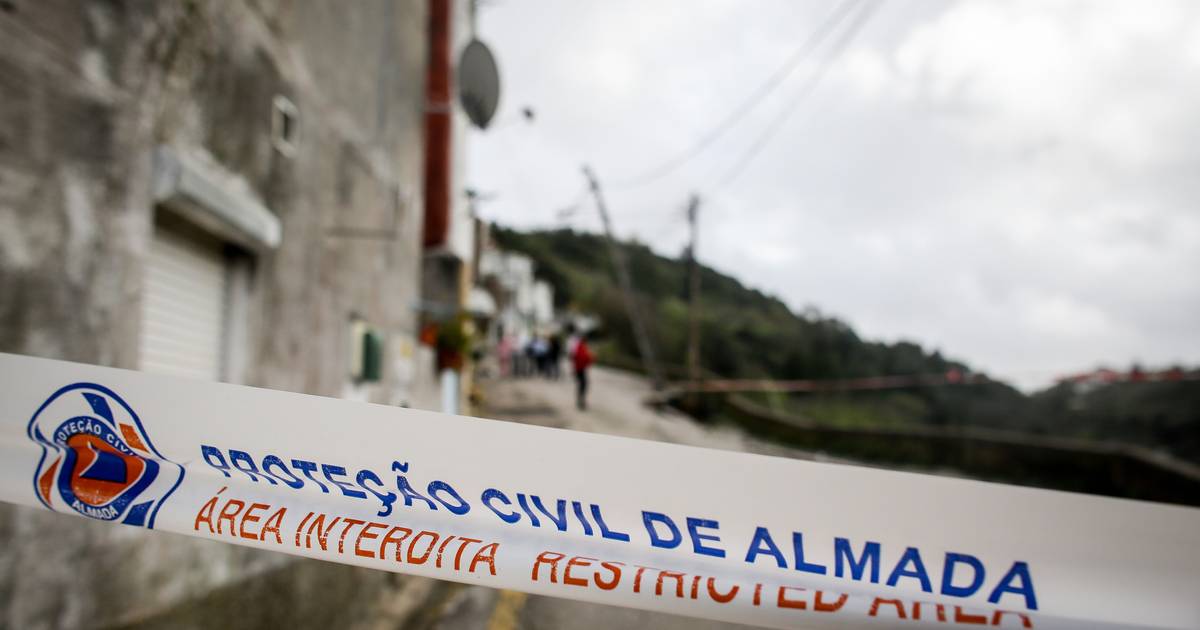 "Tudo o que ganhámos na vida foi ali enterrado": centenas de pessoas retiradas em Porto Brandão