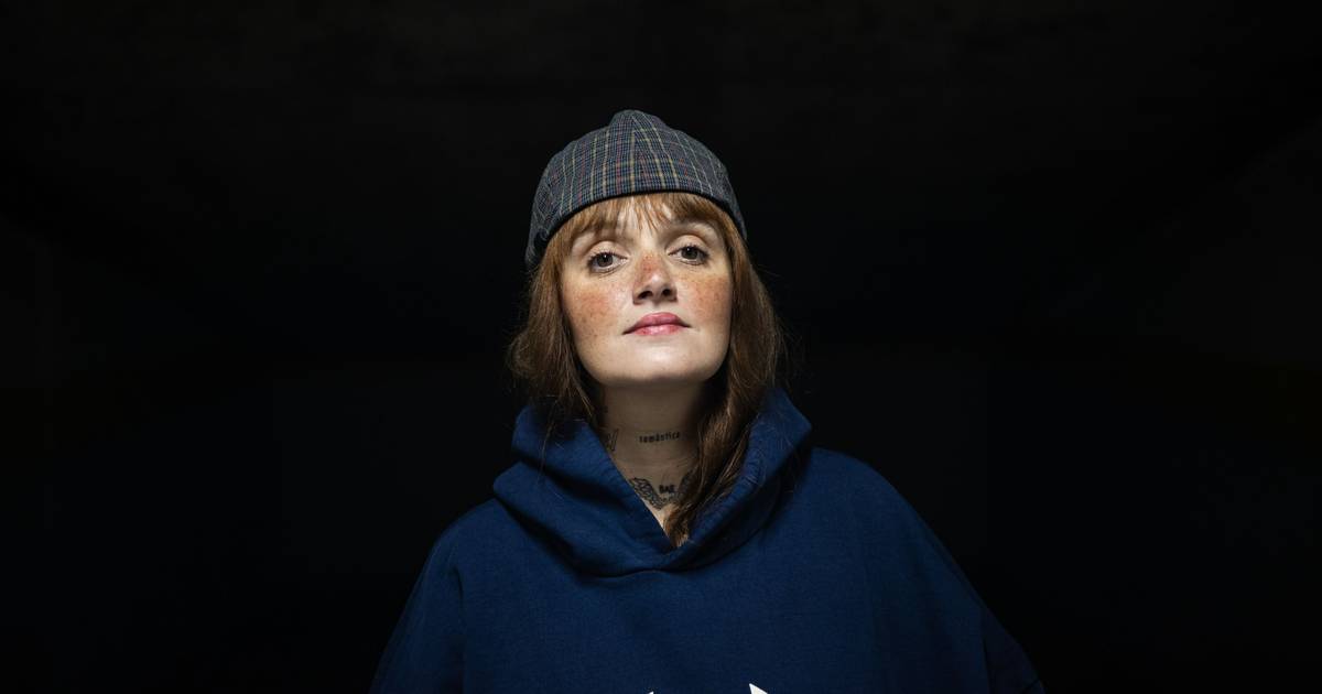 Carolina Deslandes: “Escrever canções é muito físico para mim. É como fazer chichi, tens que parar o carro e sair. É o mesmo ‘feeling’”