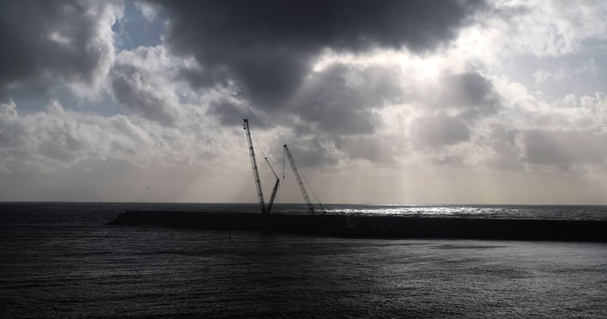Fissura no paredão do Porto de Leixões não pode ainda ser consertada