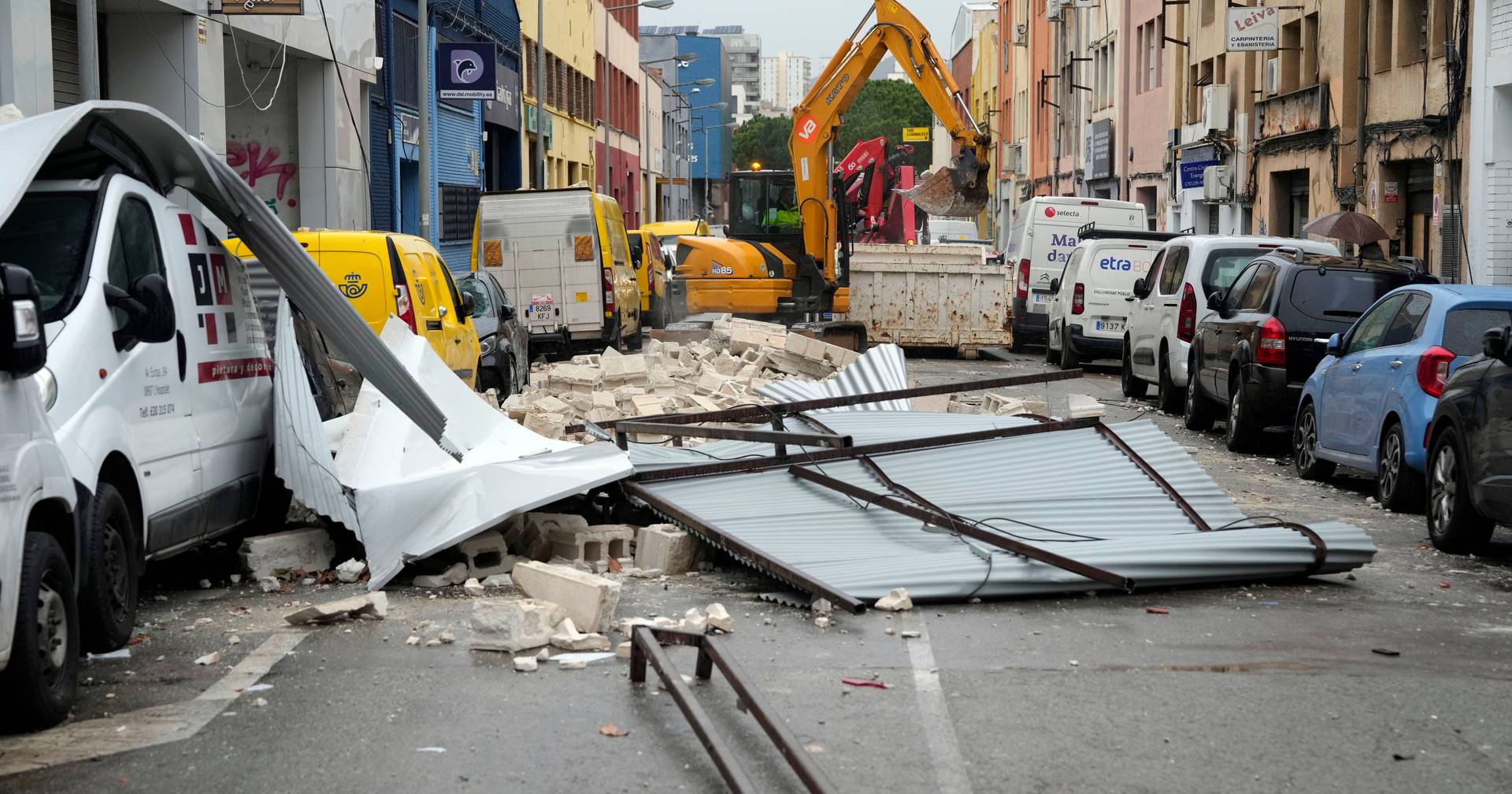 Tempestade Nils provocou ventos de 160 km/h na Catalunha e fez um morto e mais de 80 feridos