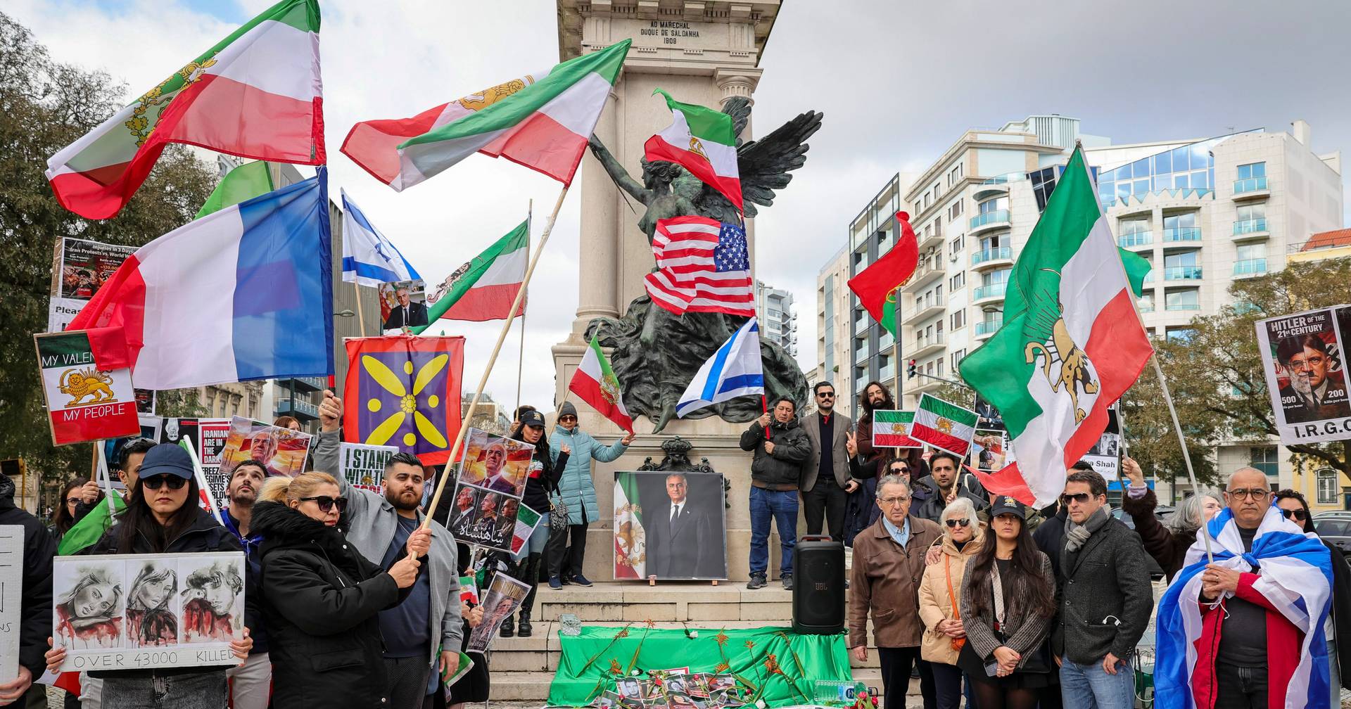 Cerca de uma centena de pessoas manifestam-se em Lisboa contra repressão do regime iraniano
