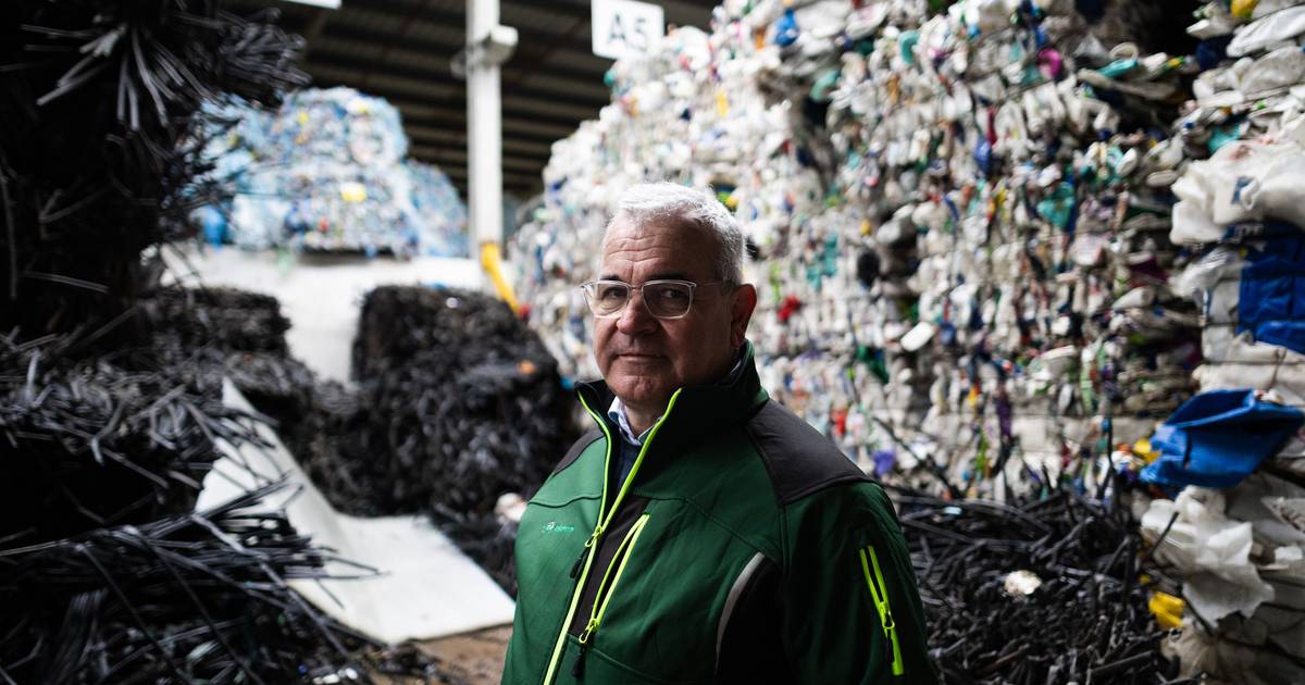 A fábrica é de plástico mas a milícia é de ferro: porque “o pior é estar parado”, Paulo Pires anseia pelo regresso da eletricidade