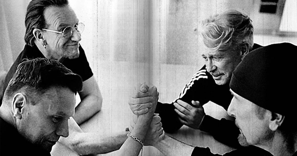 U2 lançam de surpresa “Days of Ash”, EP com 5 canções políticas, publicam revista de 52 páginas e anunciam álbum: “Não podemos esperar mais”