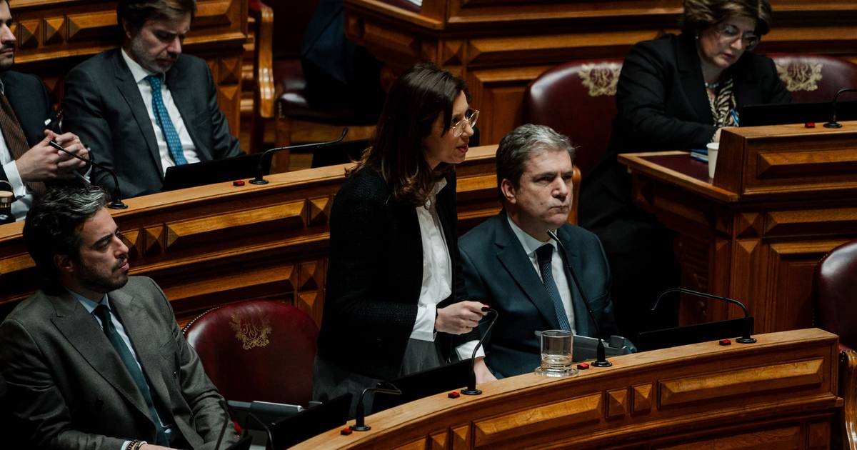 IL acusa PSD de "perder o controlo” e desafia Carneiro a confirmar “chantagem” ao Governo