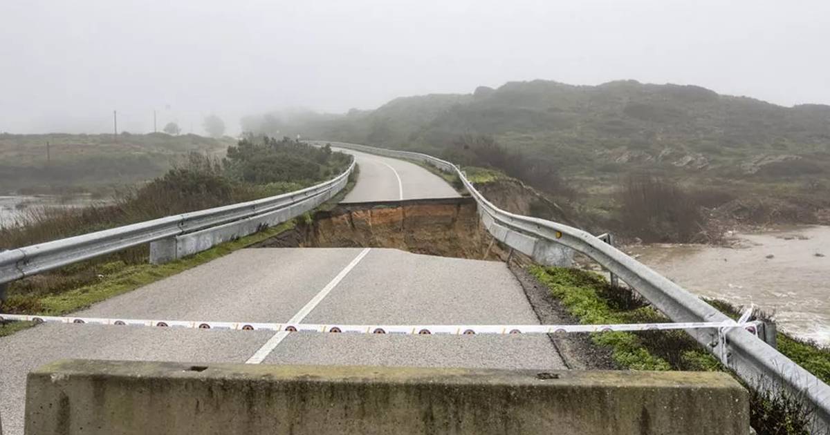 Estrada de Sines para Porto Covo levará três meses a reabrir e obra custará mais de €1 milhão