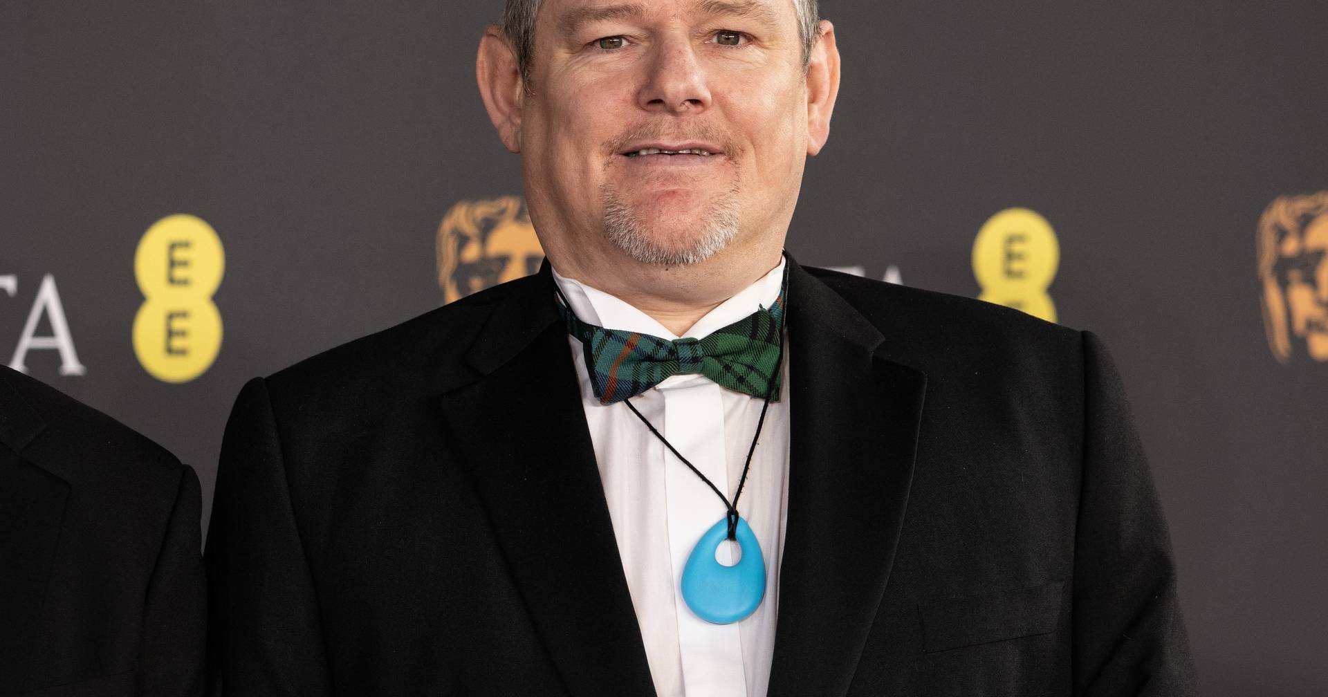 Homem com Síndrome de Tourette interrompe várias vezes os BAFTAs com insultos: academia inglesa agradece “a compreensão”