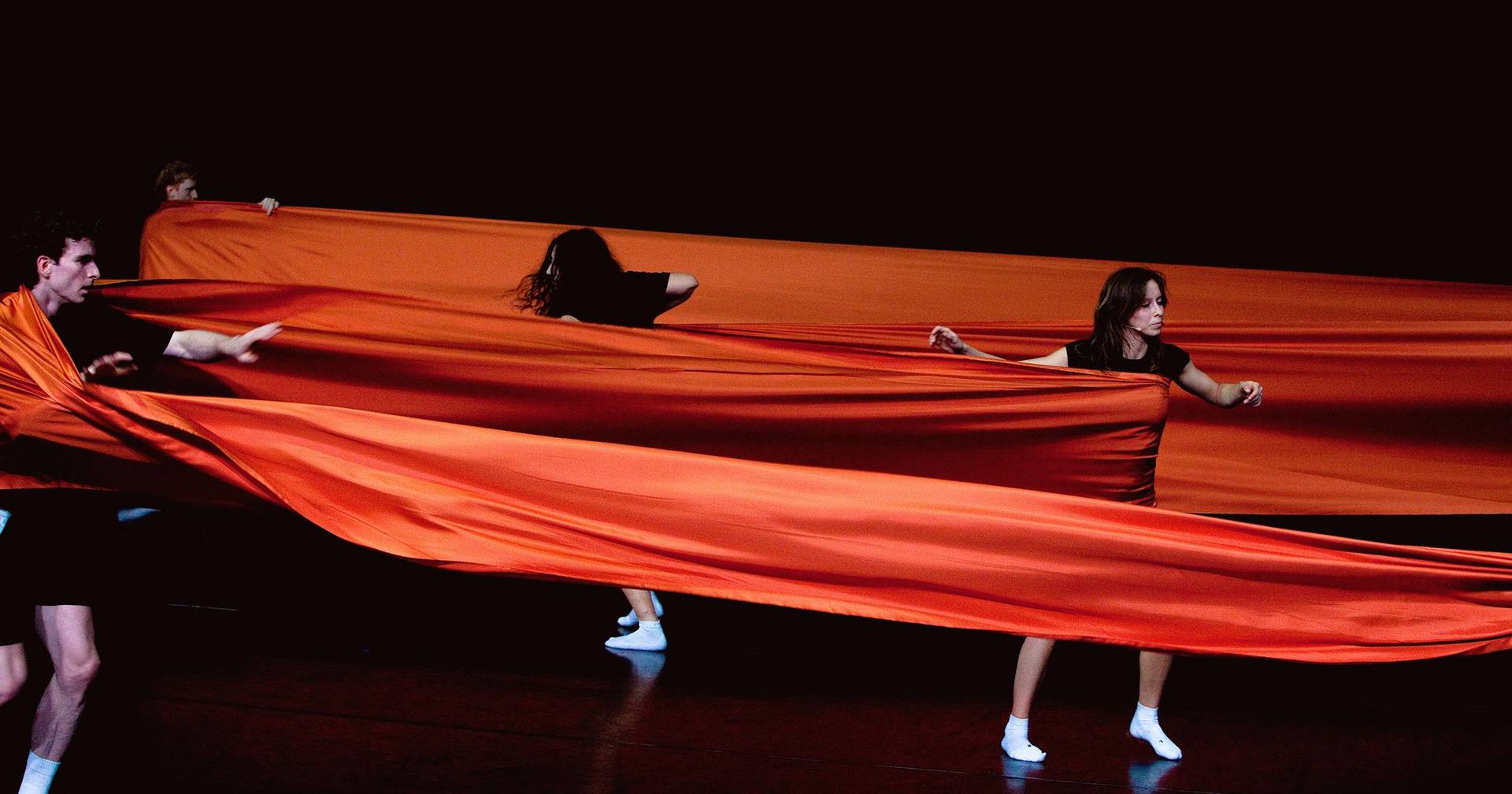 Dança: Da Hermès para o palco, um delírio de Miet Warlop no Rivoli Dança: Da Hermès para o palco, um delírio de Miet Warlop no Rivoli