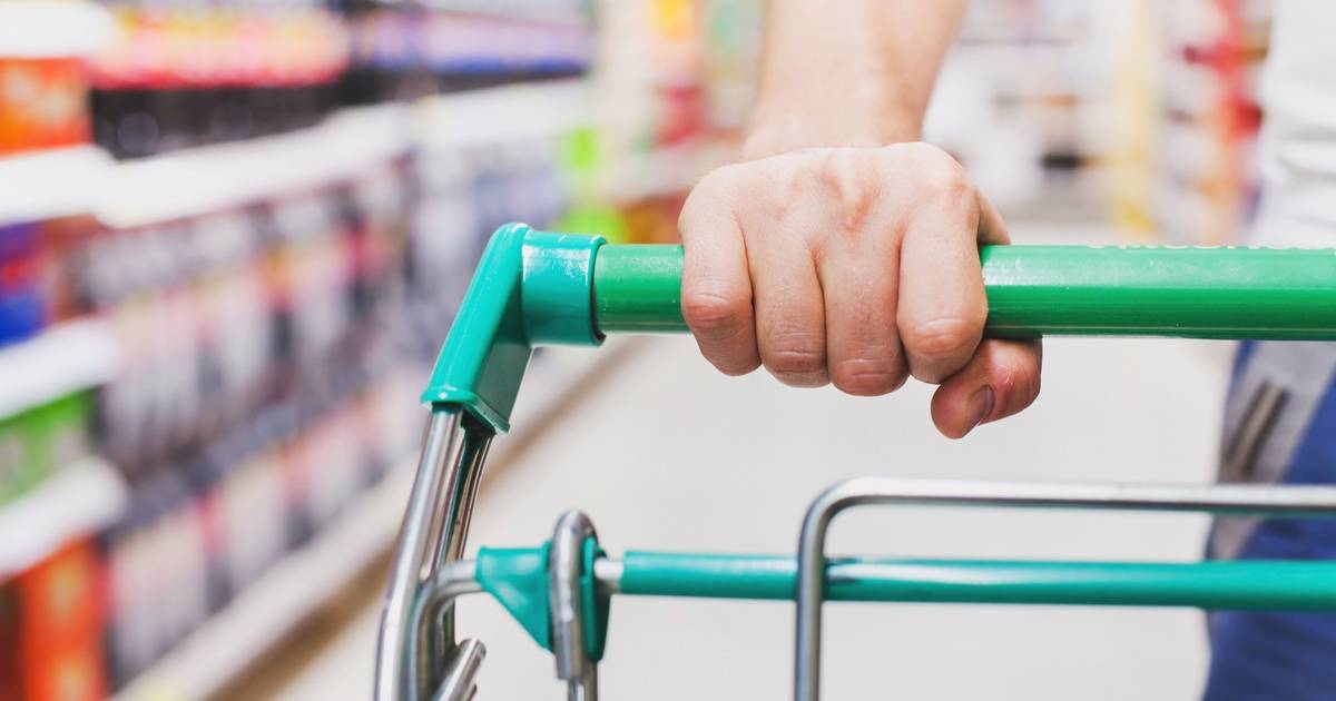 “Peixe, carne, quase tudo”: subidas contínuas dos preços dos alimentos levam portugueses a diminuir receitas tradicionais