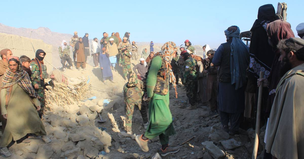 Islamabade está a atacar o próprio regime talibã: a “guerra aberta” entre Paquistão e Afeganistão em sete perguntas e respostas