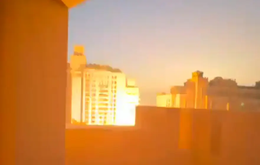 O momento em que dispositivo explode junto a hotel de luxo no Dubai (veja as imagens)