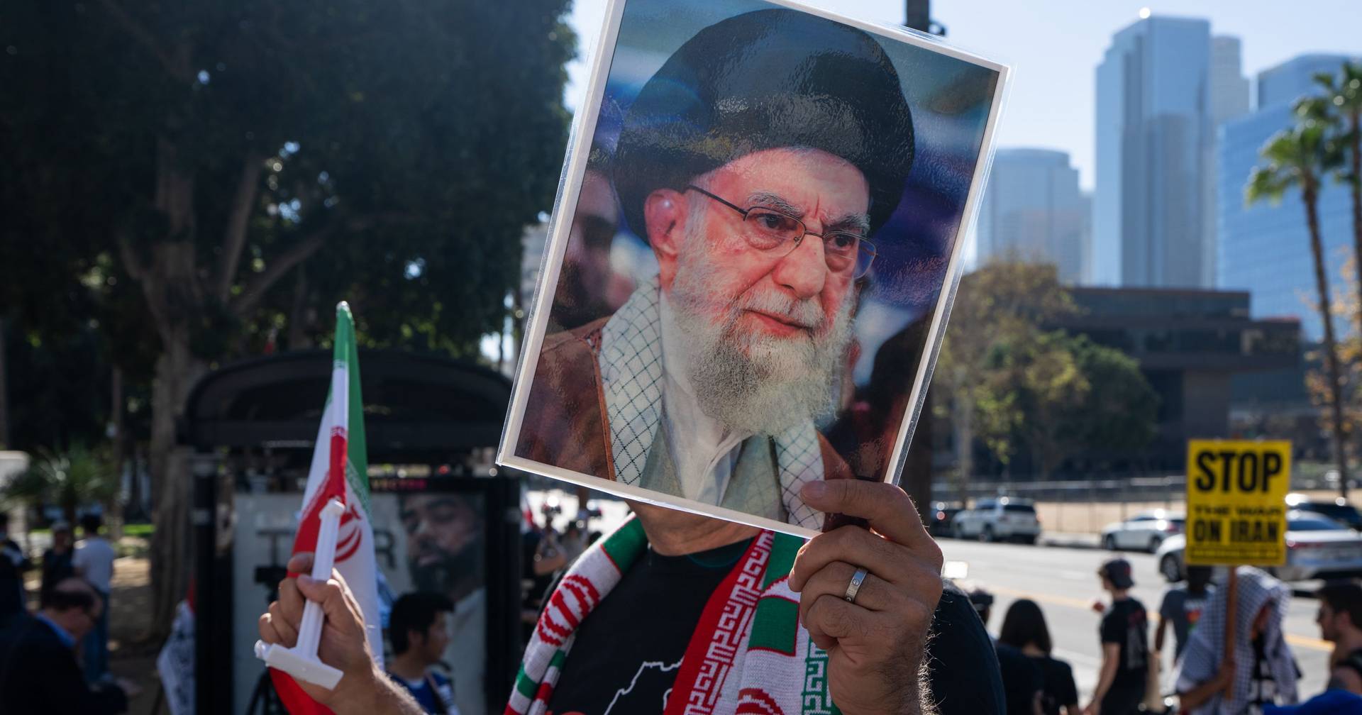 Ali Khamenei morto no próprio gabinete, confirma o Irão. Ataque aconteceu na manhã de sábado