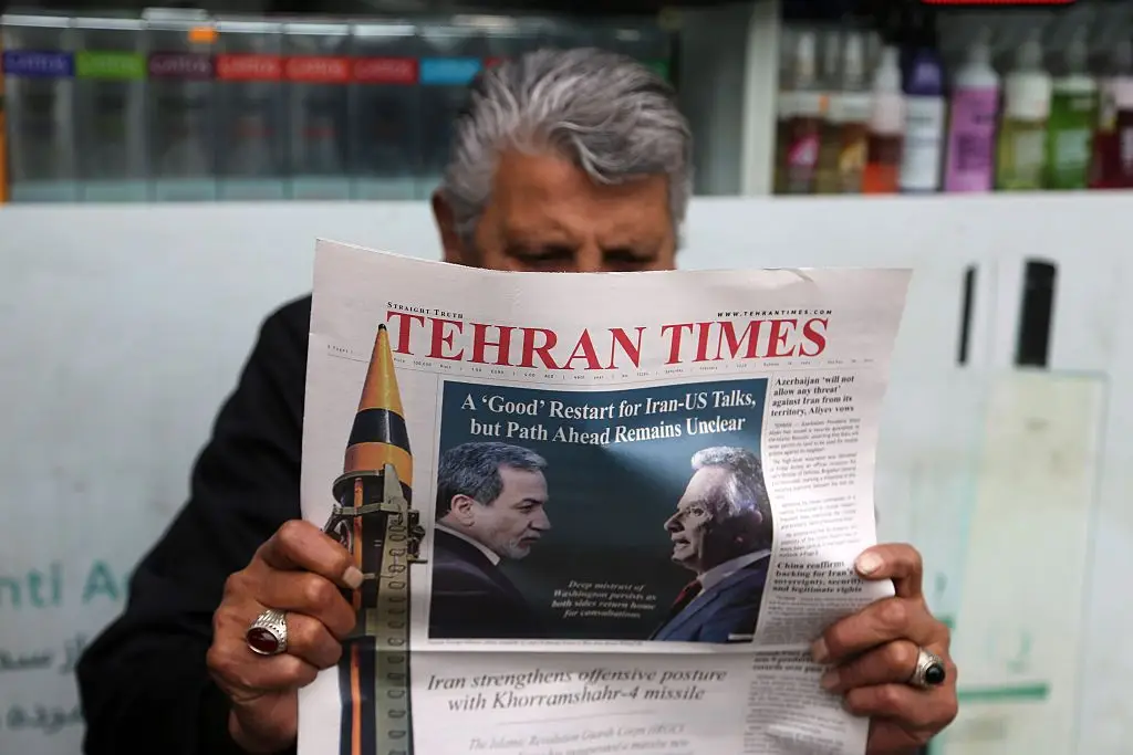 As negociações entre o Irão e os EUA na primeira página de um jornal iraniano