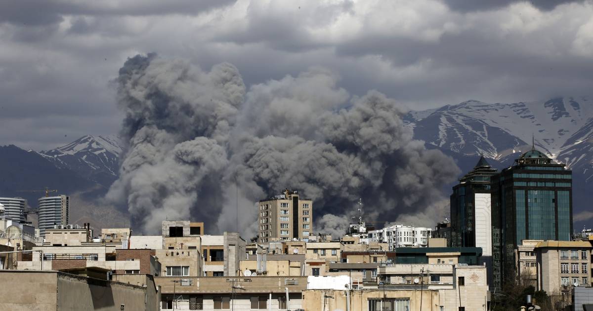 Israel alega "controlo quase total do espaço aéreo sobre Teerão" e explosões registadas em Jerusalém e Bagdade