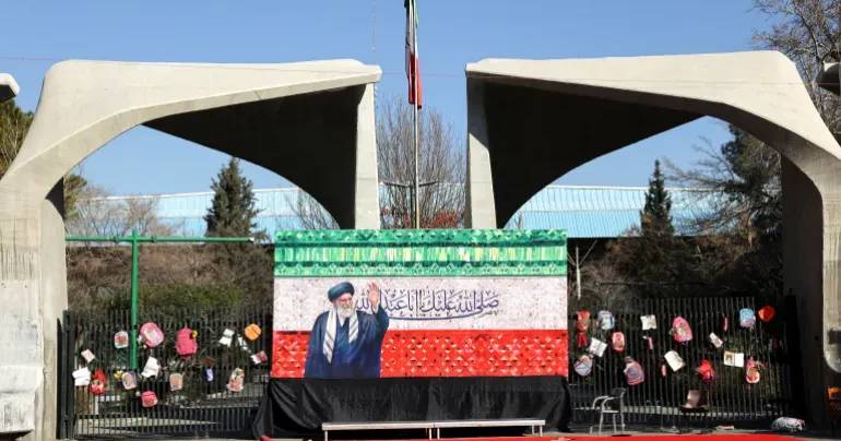 Irão aumenta salário mínimo em mais de 60%, em plena guerra e após meses de protestos desencadeados pela crise económica