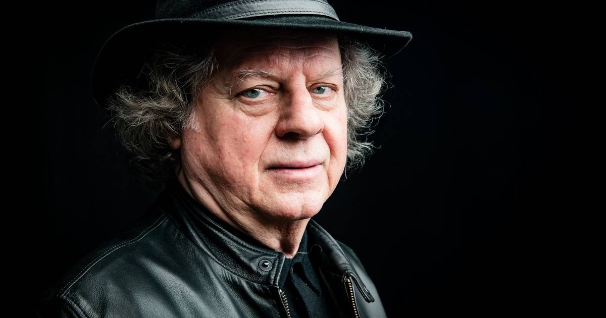 António Manuel Ribeiro: “O meu pai quando soube que eu ia deixar o trabalho e a faculdade só não me deu dois estalos porque eu já era casado e tinha dois filhos”