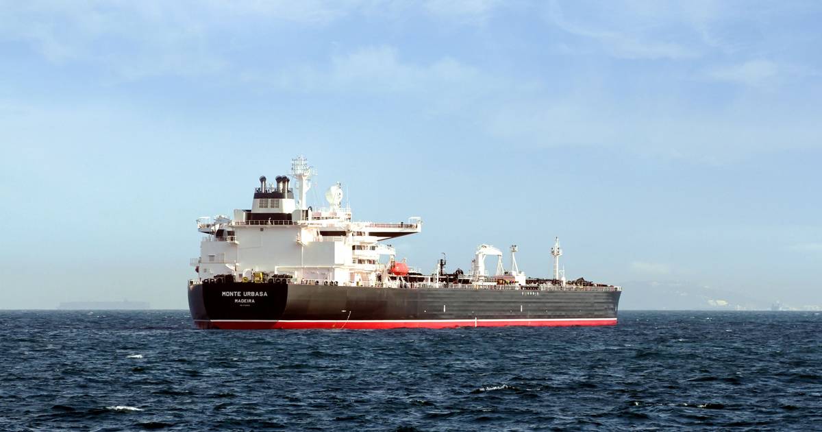 Navio de bandeira portuguesa carregado de petróleo saudita está retido no golfo Pérsico