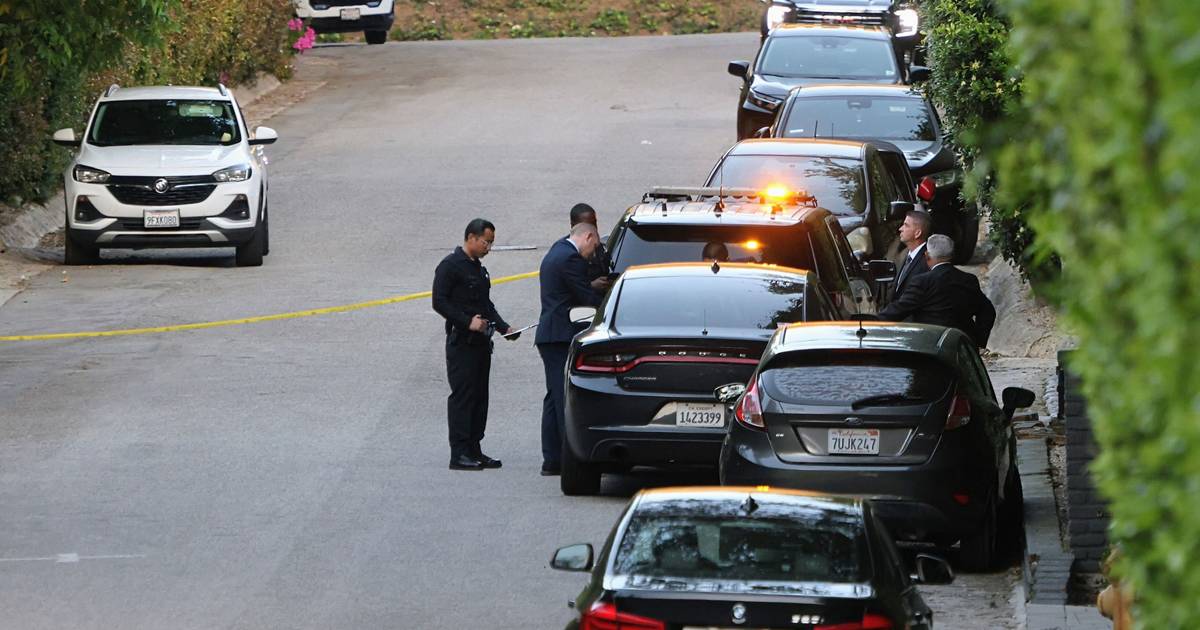 Casa de Rihanna alvo de tiroteio: suspeita detida