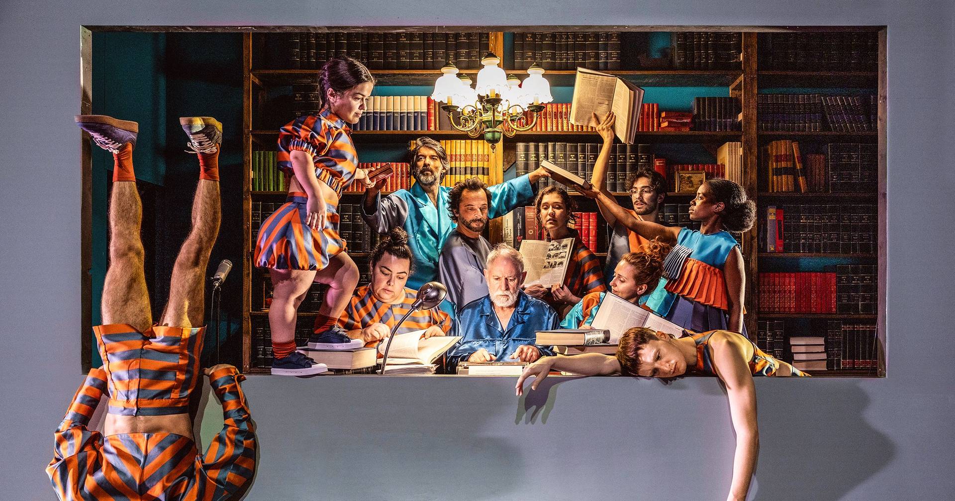 Teatro, música, parábola? Tudo isso mas de pernas para o ar: Manuel António Pina no Teatro São João com muito humor e música de A Garota Não Teatro, música, parábola? Tudo isso mas de pernas para o ar: Manuel António Pina no Teatro São João com muito humor e música de A Garota Não