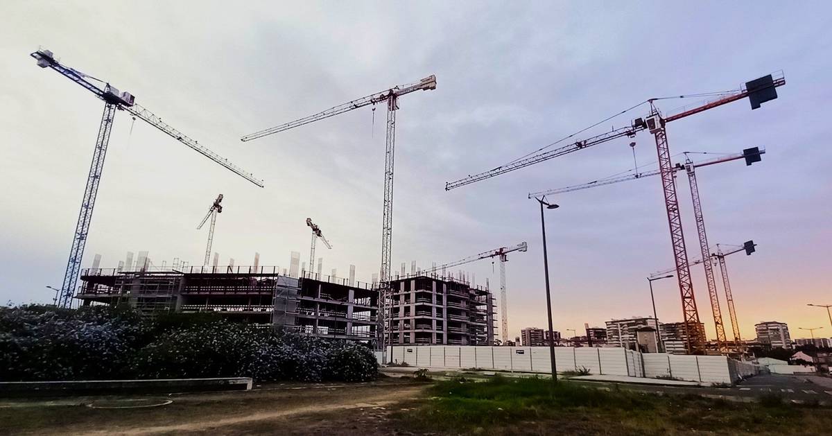 Menos burocracia, “passaporte para espaços abandonados” e redução do IVA: as recomendações do Parlamento Europeu para a habitação