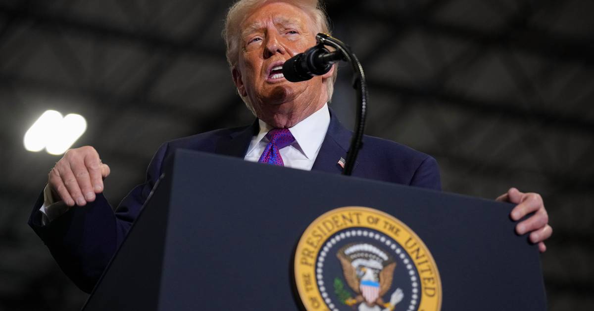 Trump ameaçou suspender envio de armas para a Ucrânia quando Europa se recusou a participar na reabertura do Estreito de Ormuz