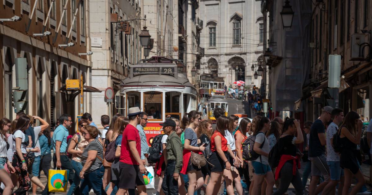 Quase metade dos portugueses já evitou decisões importantes por medo