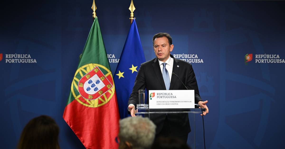 Montenegro reage com “humildade” e sem “soberba” a sondagem que arrasa Governo – e recusa “baixar a guarda”