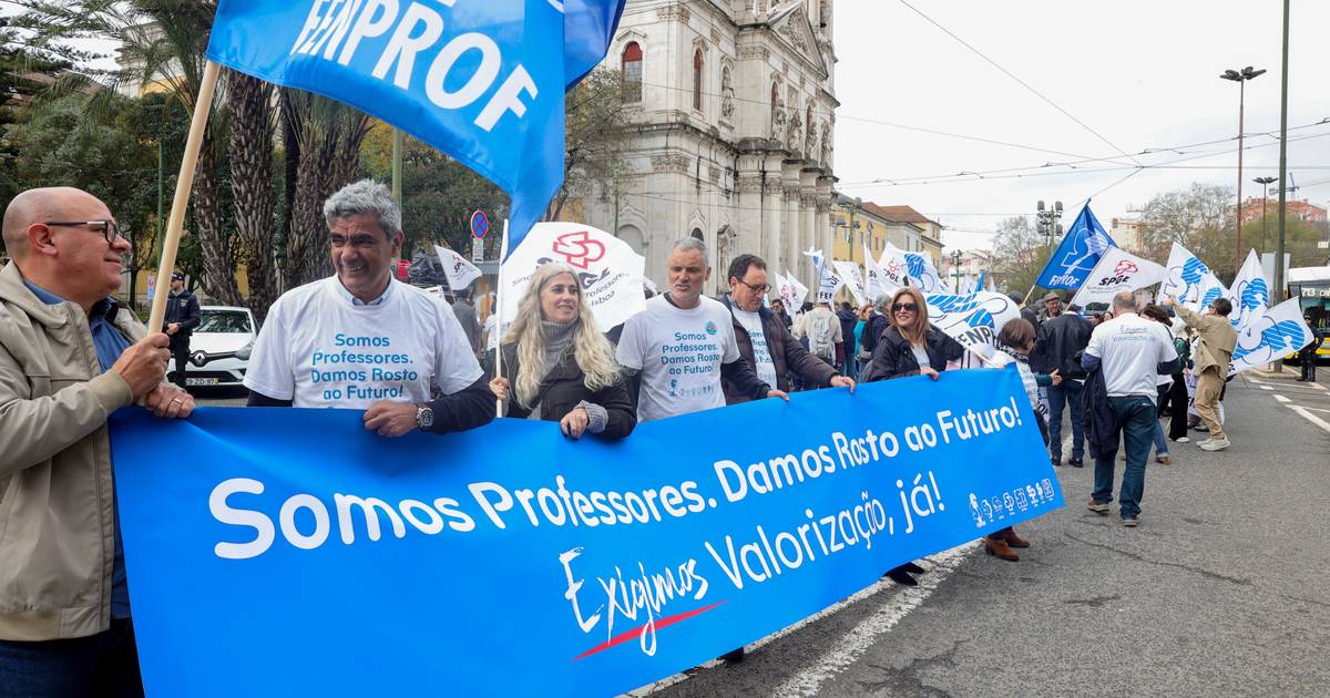 Fenprof marca manifestação para 16 de maio e admite greves