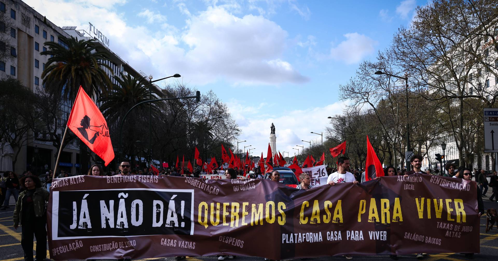 Direito à habitação: Milhares de pessoas manifestaram-se no país todo Direito à habitação: Milhares de pessoas manifestaram-se no país todo