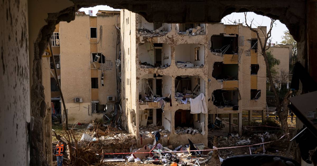 Israel anuncia retaliação depois de ser alvo de um dos ataques mais graves desde o início da guerra