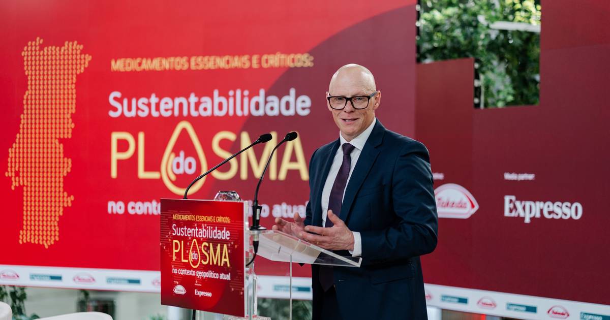 Dependência externa de plasma põe em risco medicamentos essenciais