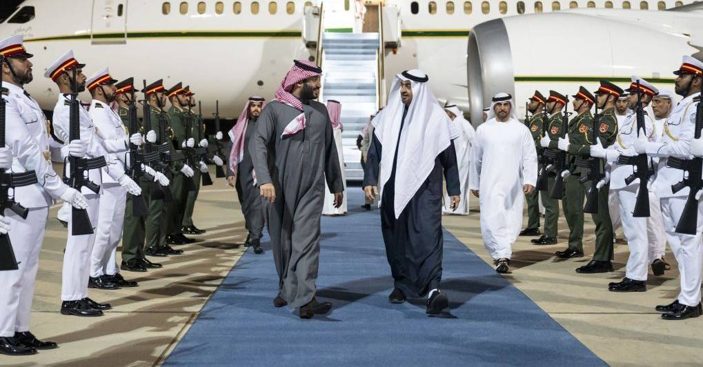 Arábia Saudita vs. Emirados: outrora alinhados, hoje disputam recursos e corredores estratégicos em guerras por procuração