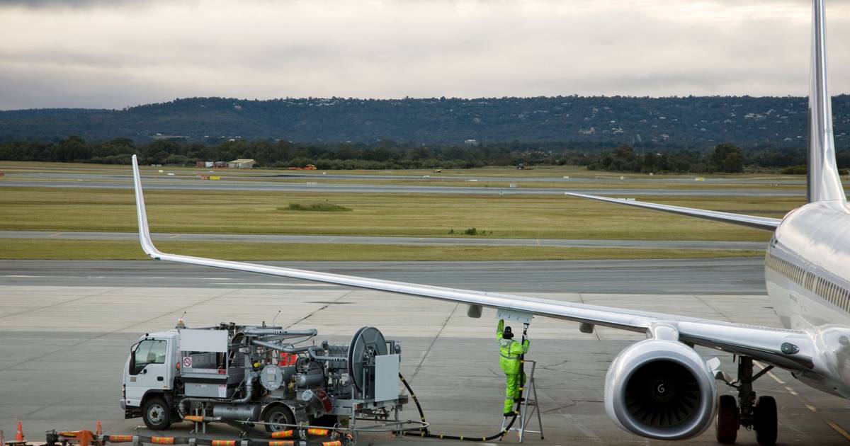 Aviação: Jet fuel duplicou de preço e passa fatura a companhias e passageiros