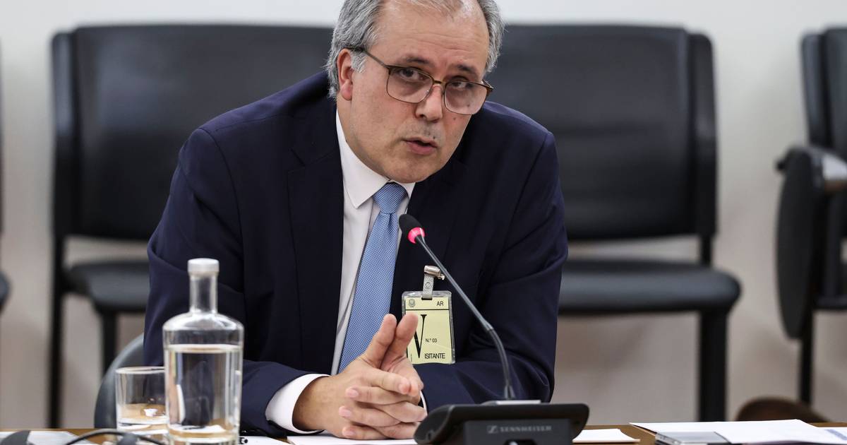 Former INEM president accuses Government of knowing about the helicopter tender deadlock