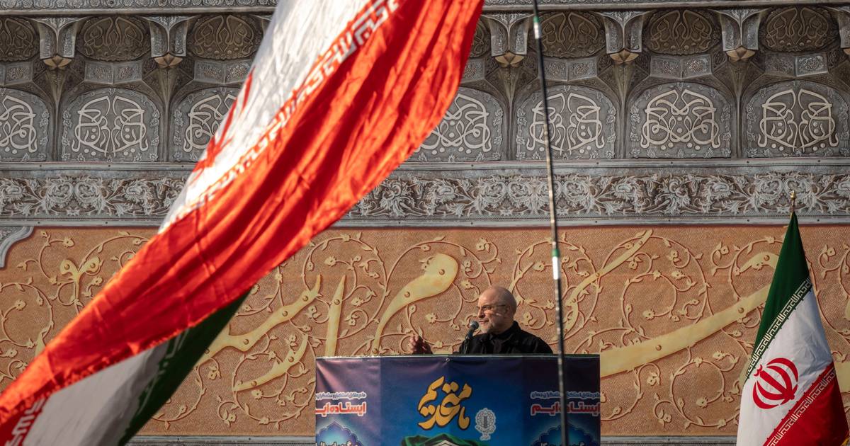 Presidente do parlamento do Irão nega negociações com os EUA avançadas por Trump e acusa Washington de preparar ofensiva terrestre