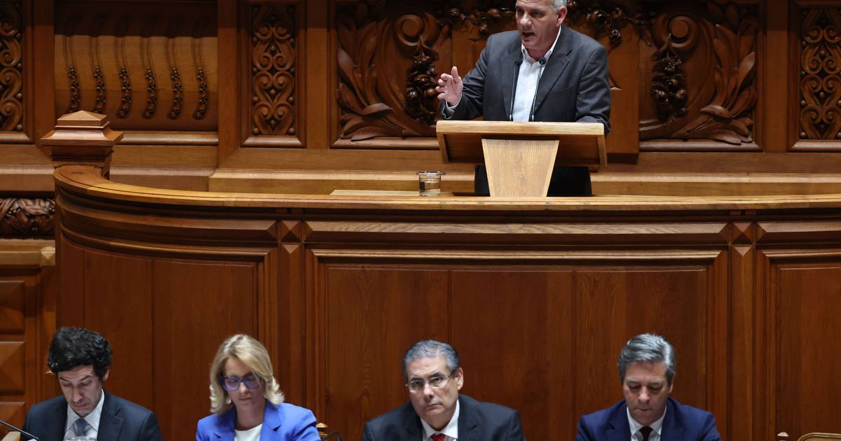 Medidas "pífias" e "navegação à vista": oposição critica resposta do Governo à guerra, num debate em que a Venezuela também foi tema