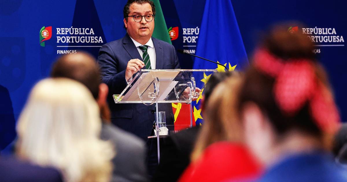 Sob pressão, Governo resiste a redobrar apoios. IVA zero nos alimentos excluído