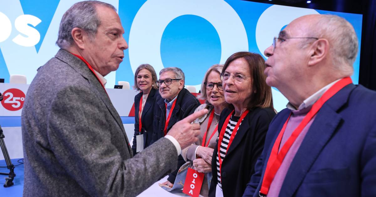 Praise for Cavaco Silva at the entrance to the Socialist congress