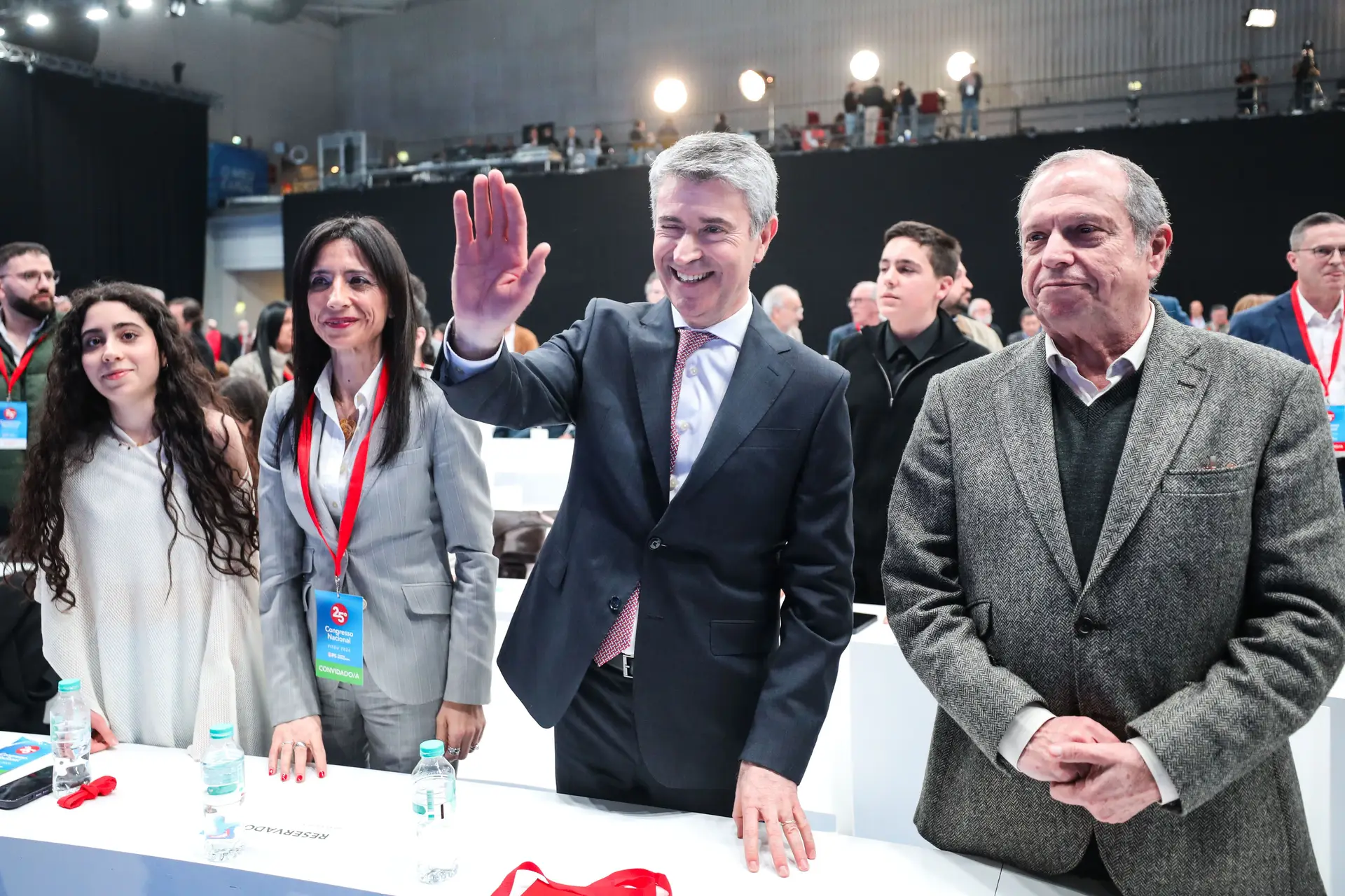 Passado do PS não chega para ter a confiança dos portugueses, avisa Carlos César. Siga aqui o congresso socialista