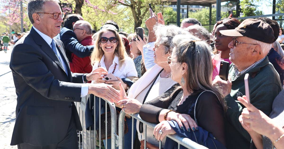Seguro ainda acredita em "acordo equilibrado" na legislação laboral e evita polémica sobre TC